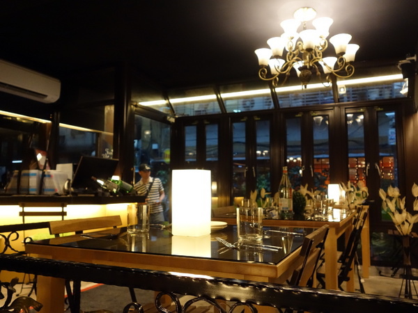 FrenchWindows 琺蘭綺瑥朵茶餐館：FrenchWindows 琺蘭綺瑥朵茶餐館 + 歐式風情 +花樣鬆餅好少女+限量的松露燉飯+異國風情 好滋味