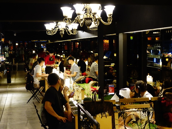 FrenchWindows 琺蘭綺瑥朵茶餐館：FrenchWindows 琺蘭綺瑥朵茶餐館 + 歐式風情 +花樣鬆餅好少女+限量的松露燉飯+異國風情 好滋味