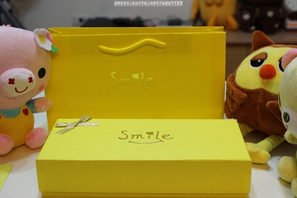 smile微笑鳳梨酥：smile微笑鳳梨酥✪伴手禮首選~第一次吃蜜餞、蛋黃口味的鳳梨酥~103.05.01