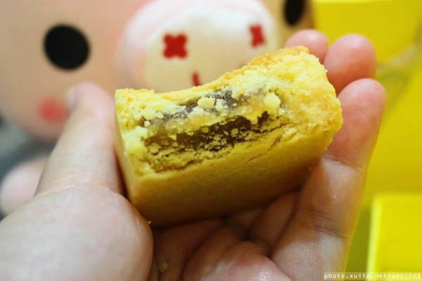 smile微笑鳳梨酥：smile微笑鳳梨酥✪伴手禮首選~第一次吃蜜餞、蛋黃口味的鳳梨酥~103.05.01