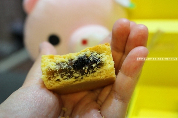 smile微笑鳳梨酥：smile微笑鳳梨酥✪伴手禮首選~第一次吃蜜餞、蛋黃口味的鳳梨酥~103.05.01