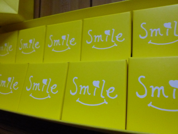 smile微笑鳳梨酥： 【口碑劵】這一抹微笑並不單純，真材實料，鬆軟好咬－smile微笑鳳梨酥