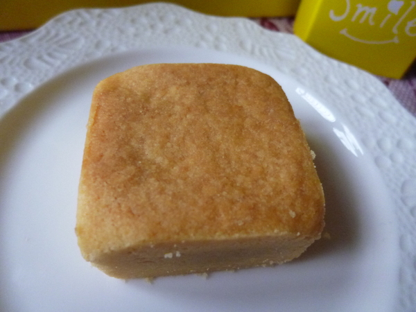 smile微笑鳳梨酥： 【口碑劵】這一抹微笑並不單純，真材實料，鬆軟好咬－smile微笑鳳梨酥