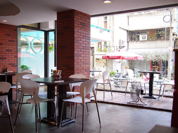 Uptowner Brunch:【食記】台中The Uptowner Taichung 雙城美式餐廳@西區廣三SOGO捷運BRT科博館 : 台中最強早午餐?口感紮實夠份量,漢堡薯餅與蛋捲都不錯吃呢!