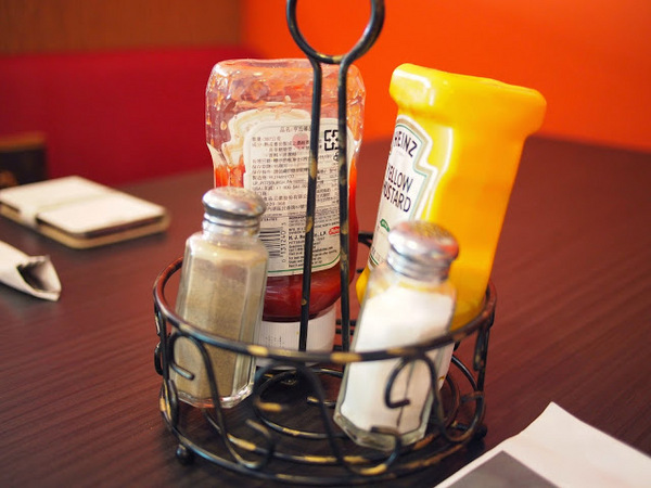 Uptowner Brunch:【食記】台中The Uptowner Taichung 雙城美式餐廳@西區廣三SOGO捷運BRT科博館 : 台中最強早午餐?口感紮實夠份量,漢堡薯餅與蛋捲都不錯吃呢!