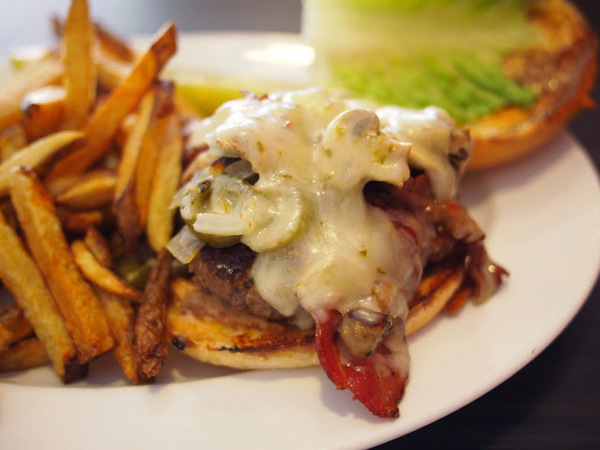 Uptowner Brunch:【食記】台中The Uptowner Taichung 雙城美式餐廳@西區廣三SOGO捷運BRT科博館 : 台中最強早午餐?口感紮實夠份量,漢堡薯餅與蛋捲都不錯吃呢!