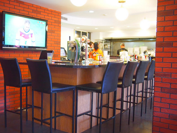 Uptowner Brunch:【食記】台中The Uptowner Taichung 雙城美式餐廳@西區廣三SOGO捷運BRT科博館 : 台中最強早午餐?口感紮實夠份量,漢堡薯餅與蛋捲都不錯吃呢!