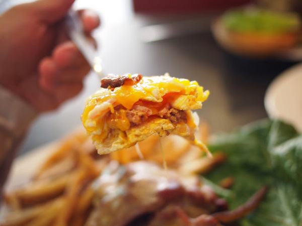 Uptowner Brunch:【食記】台中The Uptowner Taichung 雙城美式餐廳@西區廣三SOGO捷運BRT科博館 : 台中最強早午餐?口感紮實夠份量,漢堡薯餅與蛋捲都不錯吃呢!