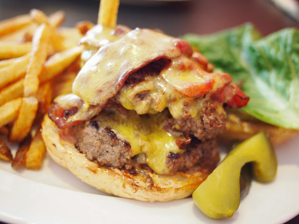 Uptowner Brunch:【食記】台中The Uptowner Taichung 雙城美式餐廳@西區廣三SOGO捷運BRT科博館 : 台中最強早午餐?口感紮實夠份量,漢堡薯餅與蛋捲都不錯吃呢!