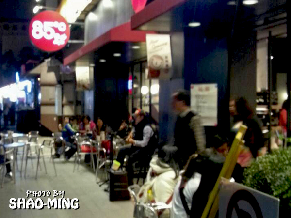 85度C Daily Cafe:(士林)Welcome all『85度C Daily Cafe』二代連鎖精緻新形象