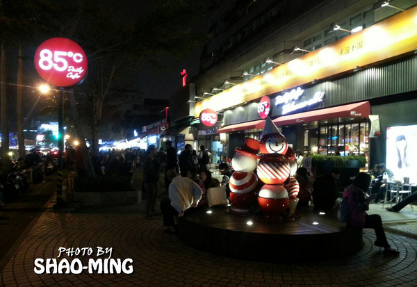 85度C Daily Cafe:(士林)Welcome all『85度C Daily Cafe』二代連鎖精緻新形象