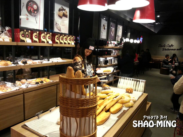 85度C Daily Cafe:(士林)Welcome all『85度C Daily Cafe』二代連鎖精緻新形象