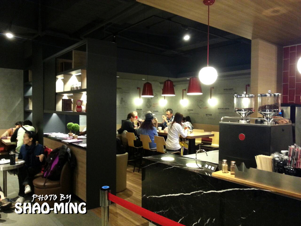 85度C Daily Cafe:(士林)Welcome all『85度C Daily Cafe』二代連鎖精緻新形象