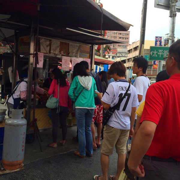 新化葉麥克炸雞：[台南]廟口前的排隊美食 新化藥膳炸雞