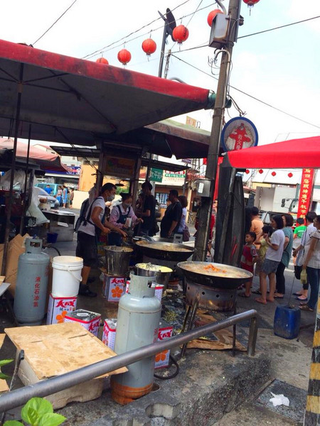 新化葉麥克炸雞：[台南]廟口前的排隊美食 新化藥膳炸雞