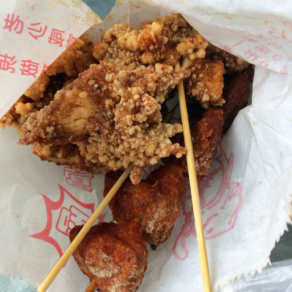 新化葉麥克炸雞：[台南]廟口前的排隊美食 新化藥膳炸雞