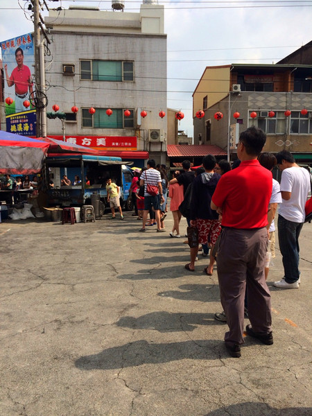 新化葉麥克炸雞：[台南]廟口前的排隊美食 新化藥膳炸雞