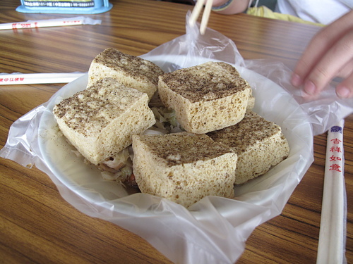 大樹下臭豆腐:嘉義新港大樹下50年臭豆腐