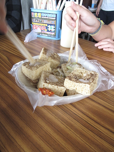 大樹下臭豆腐:嘉義新港大樹下50年臭豆腐