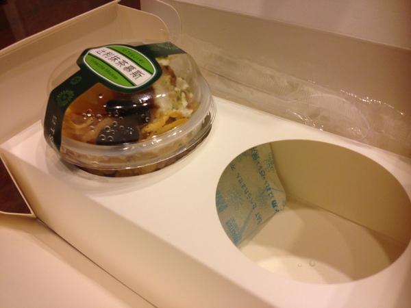 TSUJIRI辻利茶屋(台北阪急店)：TSUJIRI辻利茶屋──玉米片跟慕斯份量1：1的抹茶慕斯