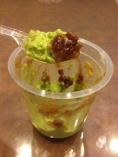 TSUJIRI辻利茶屋(台北阪急店)：TSUJIRI辻利茶屋──玉米片跟慕斯份量1：1的抹茶慕斯