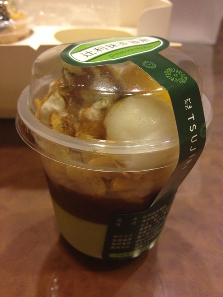 TSUJIRI辻利茶屋(台北阪急店)：TSUJIRI辻利茶屋──玉米片跟慕斯份量1：1的抹茶慕斯