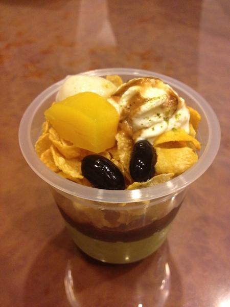 TSUJIRI辻利茶屋(台北阪急店)：TSUJIRI辻利茶屋──玉米片跟慕斯份量1：1的抹茶慕斯