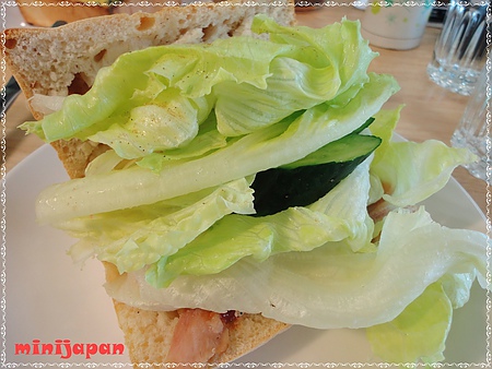 HOLD JUICE~裸麥鮮蔬燻雞內餡拍.JPG