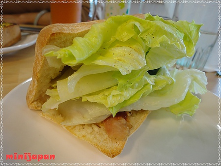 HOLD JUICE~裸麥鮮蔬燻雞拍.JPG