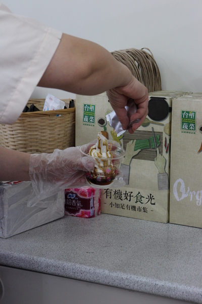 芝麻聖代：7-11北海道霜淇淋『焦糖堅果聖代』新上市/福榮門市