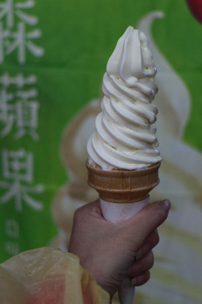 青森蘋果霜淇淋：7-11『青森蘋果霜淇淋』全省35間門市搶先開賣/kitty 杯/文末附供應門市