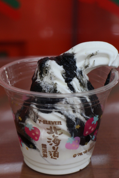 焦糖堅果聖代：7-11北海道霜淇淋芝麻聖代新上市/福榮門市