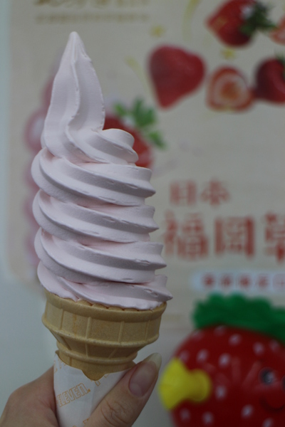 福岡草莓口味霜淇淋:7-11「福岡草莓口味霜淇淋」新品上市,全省21家門市搶先試賣