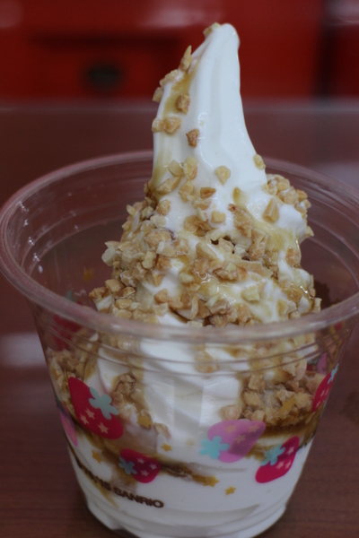 芝麻聖代：7-11北海道霜淇淋『焦糖堅果聖代』新上市/福榮門市