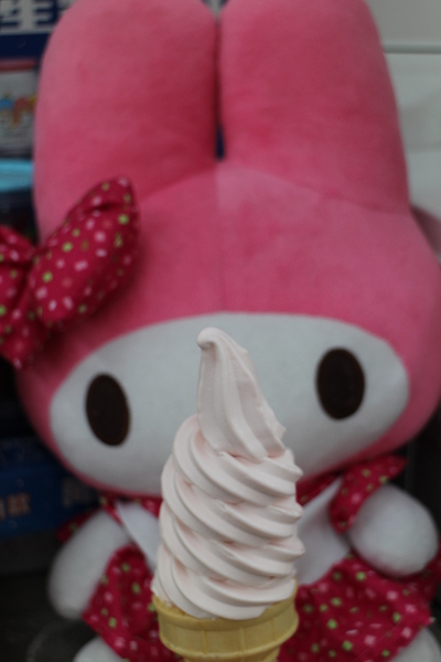 福岡草莓口味霜淇淋:7-11「福岡草莓口味霜淇淋」新品上市,全省21家門市搶先試賣