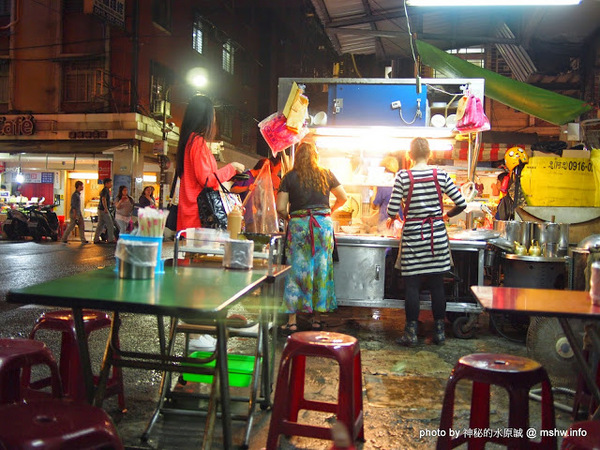 內湖737巷藥燉排骨:【食記】台北737巷藥燉排骨.枸杞土虱@內湖MRT港墘站 : 口感溫順肉又多,每口都好滿足