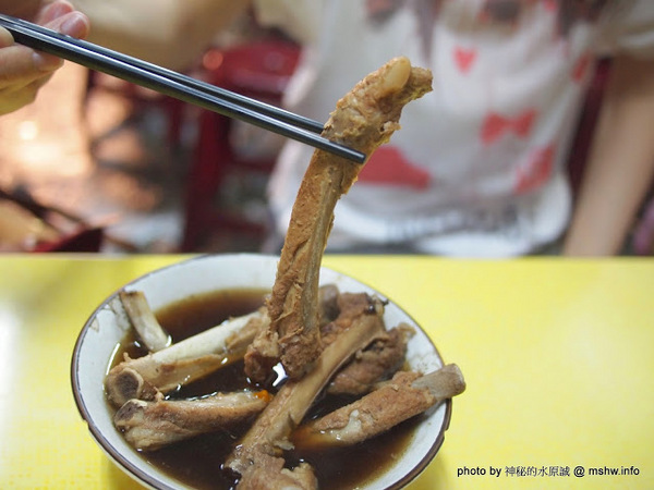 內湖737巷藥燉排骨:【食記】台北737巷藥燉排骨.枸杞土虱@內湖MRT港墘站 : 口感溫順肉又多,每口都好滿足