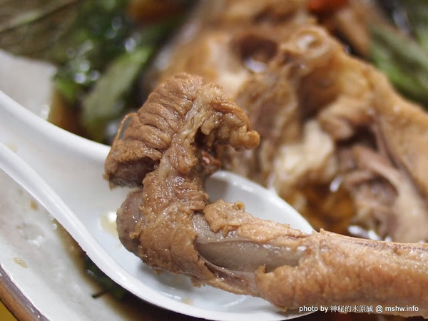 內湖737巷藥燉排骨:【食記】台北737巷藥燉排骨.枸杞土虱@內湖MRT港墘站 : 口感溫順肉又多,每口都好滿足