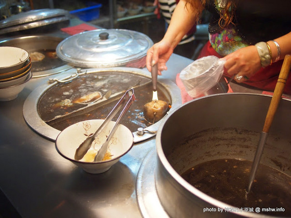 內湖737巷藥燉排骨:【食記】台北737巷藥燉排骨.枸杞土虱@內湖MRT港墘站 : 口感溫順肉又多,每口都好滿足