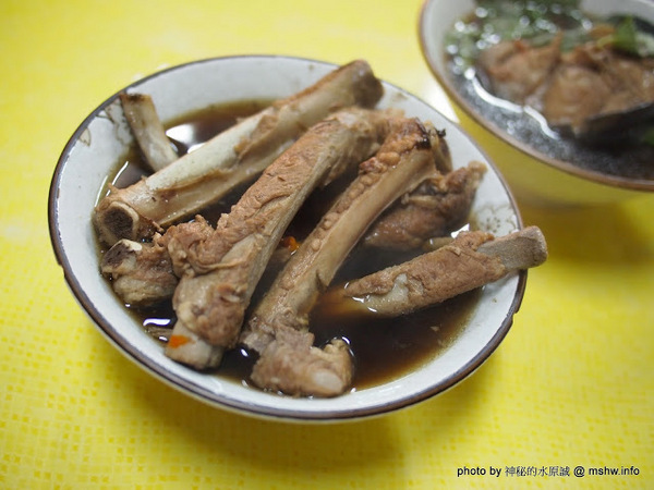 內湖737巷藥燉排骨:【食記】台北737巷藥燉排骨.枸杞土虱@內湖MRT港墘站 : 口感溫順肉又多,每口都好滿足