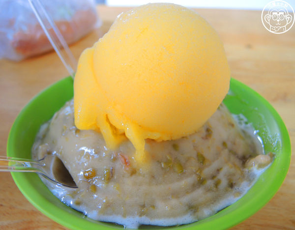 榕樹下阿嬤古早冰：呷飽祙【桃園中壢･榕樹下冰店 綿綿冰】阿嬤級的古早味