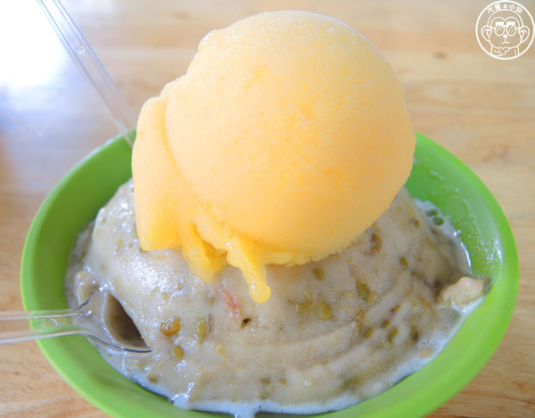 榕樹下阿嬤古早冰：呷飽祙【桃園中壢･榕樹下冰店 綿綿冰】阿嬤級的古早味