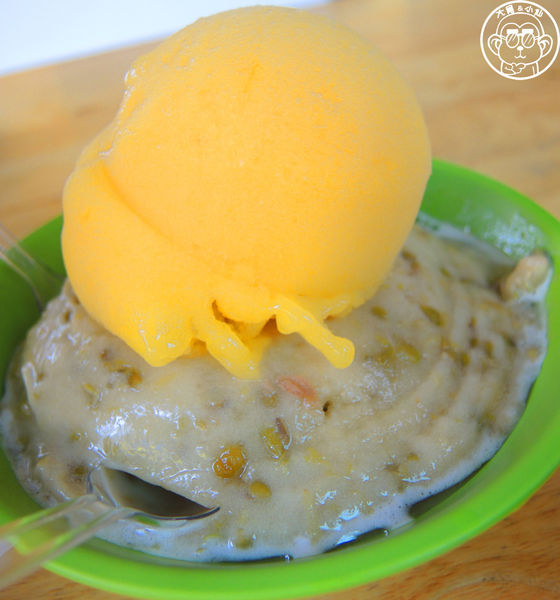 榕樹下阿嬤古早冰：呷飽祙【桃園中壢･榕樹下冰店 綿綿冰】阿嬤級的古早味