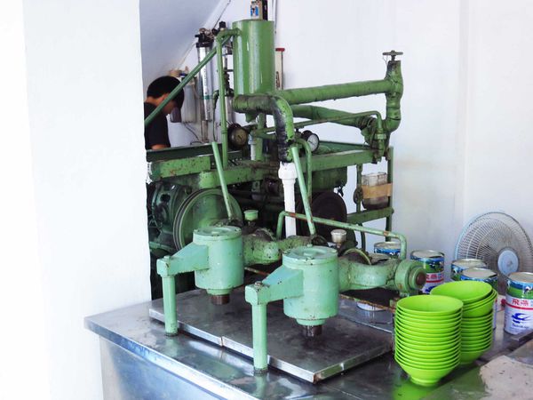 【桃園中壢火車站冰店】榕樹下綿綿冰-幾十年老店的美味