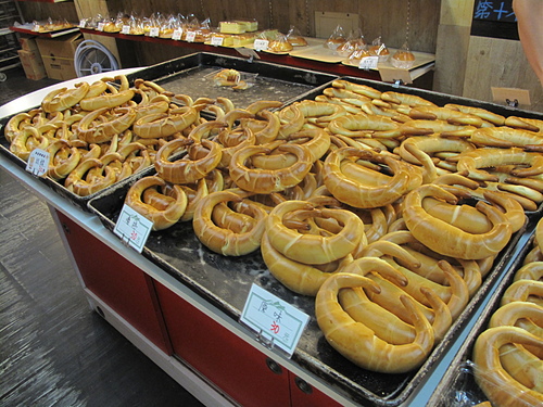 集集大牛角富邑麵包西點蛋糕坊：集集大牛角