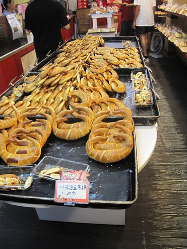 集集大牛角富邑麵包西點蛋糕坊：集集大牛角