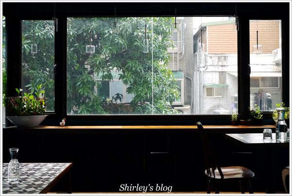 Dine in cafe：中山站‧ Dine in Cafe