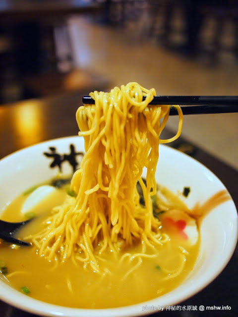 神座日本拉麵(至聖巨蛋店)：【食記】高雄神座日本拉麵至聖巨蛋店@左營MRT凹子底 : 台式風味, 與日本神座無關!