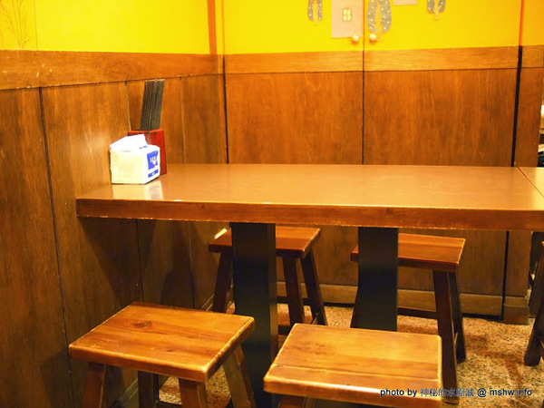 神座日本拉麵(至聖巨蛋店)：【食記】高雄神座日本拉麵至聖巨蛋店@左營MRT凹子底 : 台式風味, 與日本神座無關!