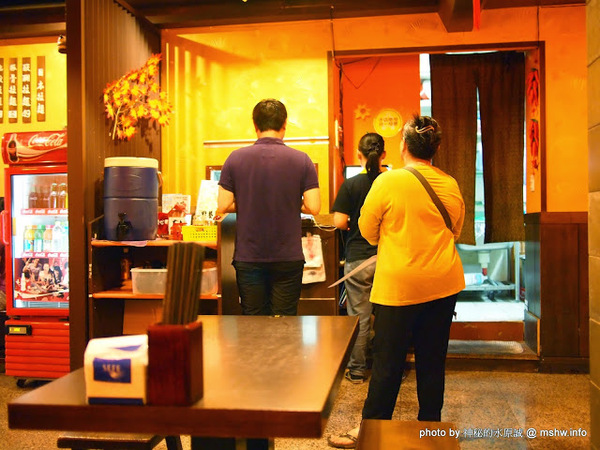 神座日本拉麵(至聖巨蛋店)：【食記】高雄神座日本拉麵至聖巨蛋店@左營MRT凹子底 : 台式風味, 與日本神座無關!